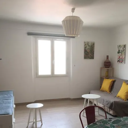 Spacieux Vieil Climatise 5 Minutes Plages Apartment *